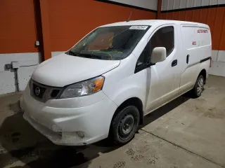 2018 Nissan NV200 SV z VIN 3N6CM0KN7JK701331, wystawiony jako Copart lot #83236264 z przebiegiem 155 857 mil mil oraz Szkody całkowita. Historia ofert i sprzedaży dostępna na DreamBid. Obrazek 1.