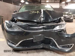 2020 Chrysler Pacifica Touring L with VIN 2C4RC1BG2LR280156, listed as a IAAI auction lot 42182406 with 105,038 mi miles and . Bid and sale history available at DreamBid. Image 6.