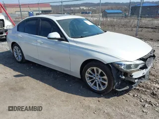 2018 BMW 3 Series 320i xDrive z VIN WBA8A3C5XJA505819, wystawiony jako IAAI lot #41794327 z przebiegiem 57 417 mil mil oraz . Historia ofert i sprzedaży dostępna na DreamBid. Obrazek 1.