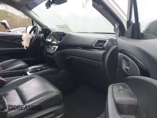 2019 Honda Pilot Touring 7-Passenger with VIN 5FNYF6H65KB035053, listed as a IAAI auction lot 41708503 with 105,710 mi miles. Bid and sale history available at carsss.com. Image 5.