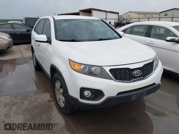 2012 Kia Sorento LX z VIN 5XYKTCA68CG268717, wystawiony jako IAAI lot #42373058 z przebiegiem 171 790 mil mil oraz . Historia ofert i sprzedaży dostępna na DreamBid. Obrazek 1.