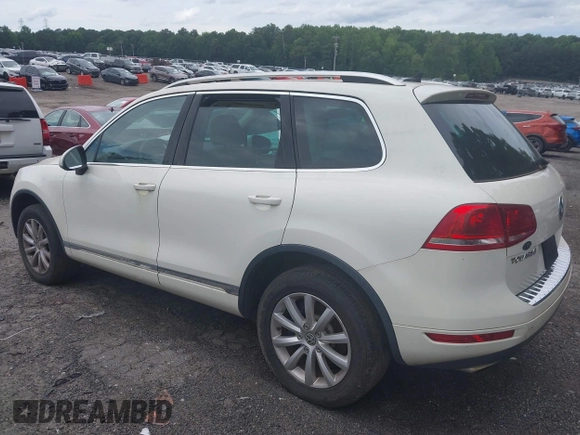 2011 Volkswagen Touareg Sport z VIN WVGFF9BPXBD006399, wystawiony jako IAAI lot #42436074 z przebiegiem 134 075 mil mil oraz . Historia ofert i sprzedaży dostępna na DreamBid. Obrazek 3.