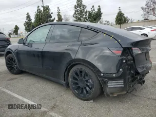 2021 Tesla Model Y Long Range z VIN 5YJYGAEE5MF143672, wystawiony jako Copart lot #55962875 z przebiegiem 74 644 mil mil oraz Szkoda całkowita • Salvage title. Historia ofert i sprzedaży dostępna na DreamBid. Obrazek 2.