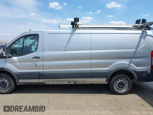 2020 Ford Transit Cargo z VIN 1FTYE1Y80LKB53684, wystawiony jako IAAI lot #42556377 z przebiegiem 102 801 mil mil oraz . Historia ofert i sprzedaży dostępna na DreamBid. Obrazek 15.