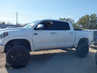 2015 Toyota Tundra Platinum z VIN 5TFGY5F15FX176935, wystawiony jako IAAI lot #41763346 z przebiegiem 150 110 mil mil oraz . Historia ofert i sprzedaży dostępna na DreamBid. Obrazek 15.