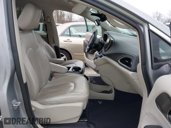 2021 Chrysler Pacifica Touring L with VIN 2C4RC1BG3MR542543, listed as a IAAI auction lot 41657073 with 118,833 mi miles and . Bid and sale history available at DreamBid. Image 5.