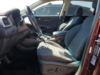 2020 Kia Sorento LX with VIN 5XYPG4A32LG661876, listed as a Copart auction lot 49798915 with 60,720 mi miles and Salvage Title. Bid and sale history available at DreamBid. Image 7.