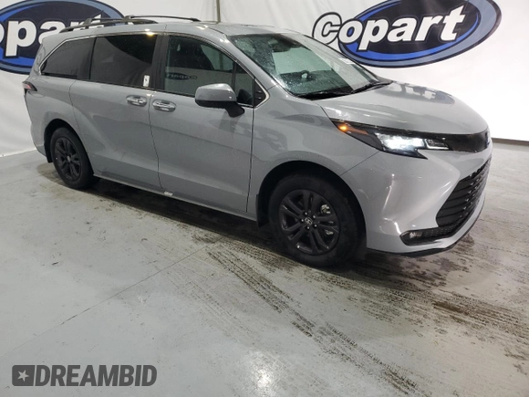 2024 Toyota Sienna LE with VIN 5TDCSKFC1RS139259, listed as a Copart auction lot 77890494 with 892 mi miles and Clean Title. Bid and sale history available at carsss.com. Image 4.