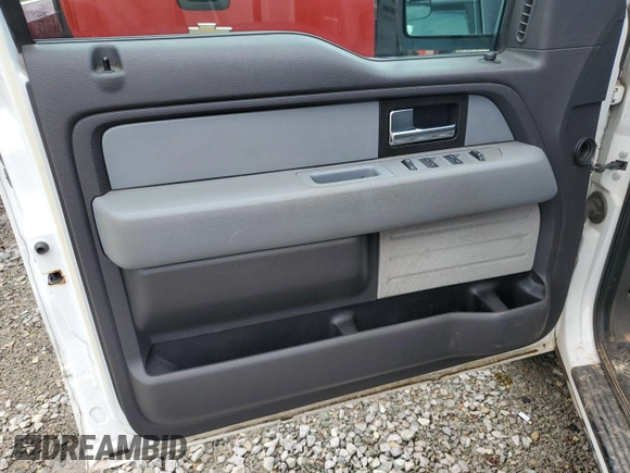 2013 Ford F-150 XL z VIN 1FTEX1EM7DKF27157, wystawiony jako IAAI lot #42786348 z przebiegiem 157 918 mil mil oraz . Historia ofert i sprzedaży dostępna na DreamBid. Obrazek 10.