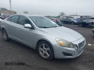 2012 Volvo S60 T5 с VIN YV1622FS4C2118502, выставлен на аукционе IAAI как лот 42266896 с пробегом 181 613 миль миль и . История ставок и продаж доступна на DreamBid. Изображение 1.