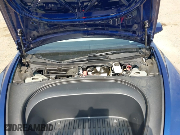 2025 Tesla Model 3 Long Range z VIN 5YJ3E1EB6SF874419, wystawiony jako IAAI lot #42422443 z przebiegiem 11 681 mil mil oraz . Historia ofert i sprzedaży dostępna na DreamBid. Obrazek 10.