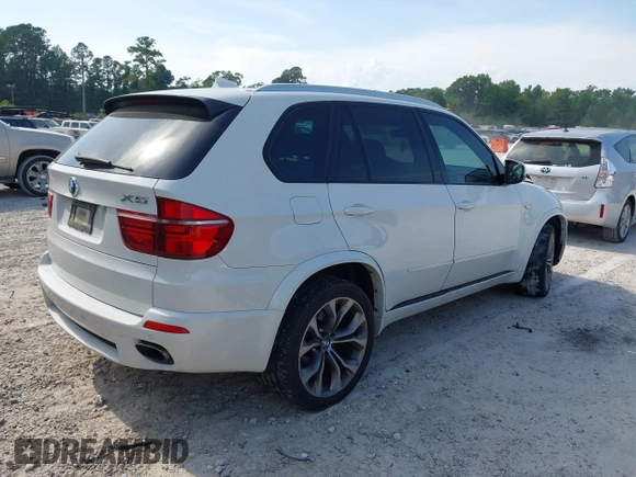 2011 BMW X5 35i z VIN 5UXZV4C53BL401467, wystawiony jako IAAI lot #42176243 z przebiegiem 121 344 mil mil oraz . Historia ofert i sprzedaży dostępna na DreamBid. Obrazek 4.