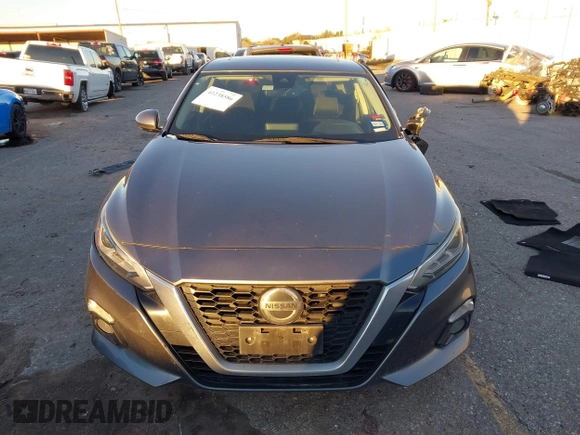 2019 Nissan Altima 2.5 SV with VIN 1N4BL4DV0KC111037, listed as a IAAI auction lot 41238586 with 98,002 mi miles. Bid and sale history available at carsss.com. Image 12.