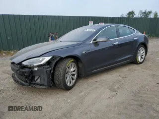 2018 Tesla Model S 75D z VIN 5YJSA1E20JF283959, wystawiony jako Copart lot #59386465 z przebiegiem 75 078 mil mil oraz Szkoda całkowita • Salvage title. Historia ofert i sprzedaży dostępna na DreamBid. Obrazek 1.