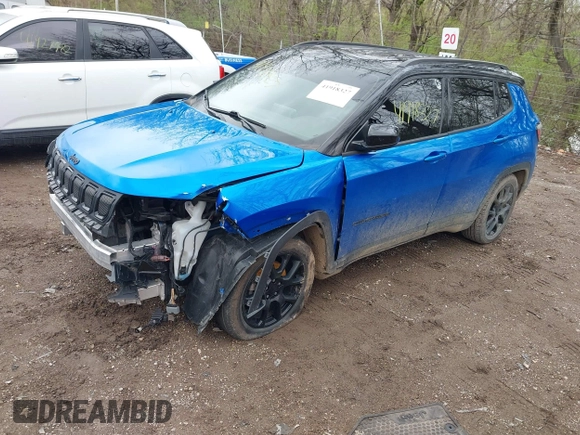 2022 Jeep Compass Latitude z VIN 3C4NJCBB9NT172153, wystawiony jako IAAI lot #41918327 z przebiegiem 95 504 mil mil oraz . Historia ofert i sprzedaży dostępna na DreamBid. Obrazek 2.