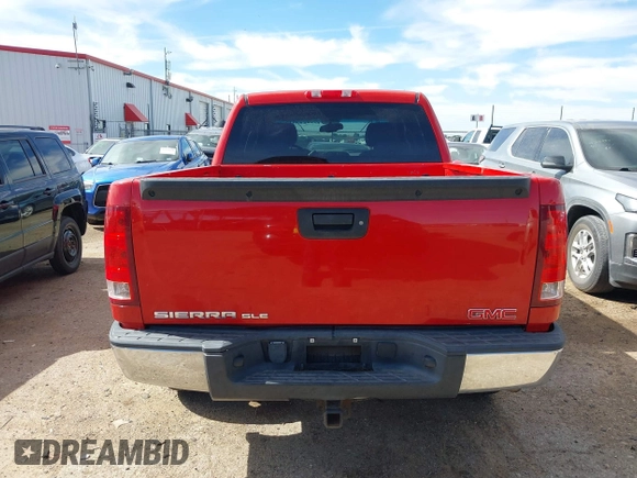 2008 GMC Sierra 1500 SLE1 z VIN 3GTEC13J08G108486, wystawiony jako IAAI lot #42064018 z przebiegiem 197 044 mil mil oraz . Historia ofert i sprzedaży dostępna na DreamBid. Obrazek 17.