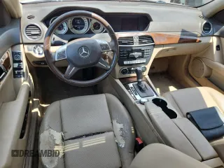 2013 Mercedes-Benz C 300 Sport z VIN WDDGF8AB3DR244616, wystawiony jako Copart lot #63582305 z przebiegiem 138 043 mil mil oraz Czysty tytuł • Clean title. Historia ofert i sprzedaży dostępna na DreamBid. Obrazek 8.