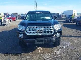 2023 Toyota Tacoma SR5 z VIN 3TYAZ5CN5PT036387, wystawiony jako IAAI lot #42077284 z przebiegiem 34 568 mil mil oraz . Historia ofert i sprzedaży dostępna na DreamBid. Obrazek 12.