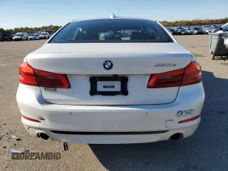 2019 BMW 5 Series 530e xDrive z VIN WBAJB1C5XKB375913, wystawiony jako Copart lot #82580004 z przebiegiem Nie podano mil oraz Szkoda całkowita • Salvage title. Historia ofert i sprzedaży dostępna na DreamBid. Obrazek 6.