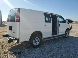 2022 GMC Savana Cargo Van with VIN 1GTW7AFP8N1231004, listed as a Copart auction lot 81510434 with 15,698 mi miles and Clean Title. Bid and sale history available at carsss.com. Image 3.