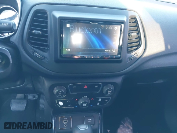 2018 Jeep Compass Latitude с VIN 3C4NJCBB0JT502028, выставлен на аукционе IAAI как лот 42702509 с пробегом 198 712 миль миль и . История ставок и продаж доступна на DreamBid. Изображение 18.