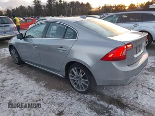 2012 Volvo S60 T6 z VIN YV1902FH3C2040401, wystawiony jako IAAI lot #41230447 z przebiegiem 119 443 mil mil oraz . Historia ofert i sprzedaży dostępna na DreamBid. Obrazek 3.