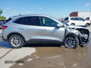 2020 Ford Escape SE z VIN 1FMCU0G67LUA92888, wystawiony jako IAAI lot #42354088 z przebiegiem 77 175 mil mil oraz . Historia ofert i sprzedaży dostępna na DreamBid. Obrazek 14.