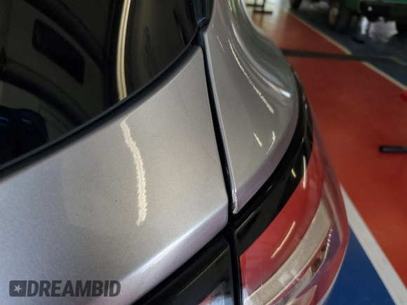 2018 Ford Escape SE z VIN 1FMCU9GD3JUC13075, wystawiony jako IAAI lot #42537659 z przebiegiem 77 270 mil mil oraz . Historia ofert i sprzedaży dostępna na DreamBid. Obrazek 18.