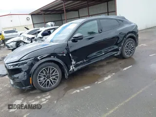 2024 Ford Mustang Mach-E Premium z VIN 3FMTK3R76RMA13687, wystawiony jako IAAI lot #42129796 z przebiegiem Nie podano mil oraz . Historia ofert i sprzedaży dostępna na DreamBid. Obrazek 16.