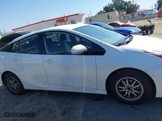 2020 Toyota Prius L Eco with VIN JTDKARFU3L3124142, listed as a IAAI auction lot 41726512 with 275,963 mi miles. Bid and sale history available at carsss.com. Image 14.