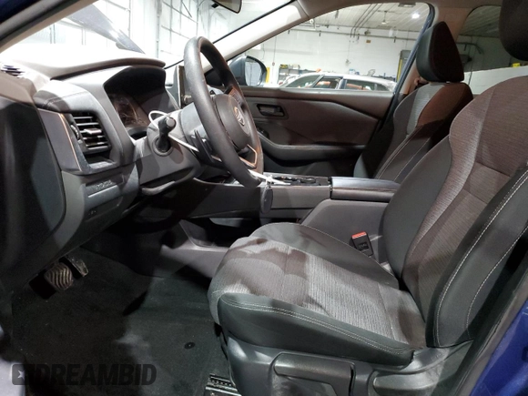 2022 Nissan Rogue S z VIN 5N1BT3AB4NC685705, wystawiony jako Copart lot #46331255 z przebiegiem 48 455 mil mil oraz Szkoda całkowita • Salvage title. Historia ofert i sprzedaży dostępna na DreamBid. Obrazek 7.