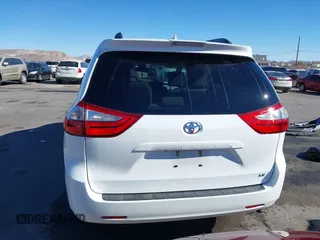 2018 Toyota Sienna LE Auto Access Seat with VIN 5TDKZ3DC9JS962977, listed as a IAAI auction lot 41312680 with 107,538 mi miles. Bid and sale history available at carsss.com. Image 17.