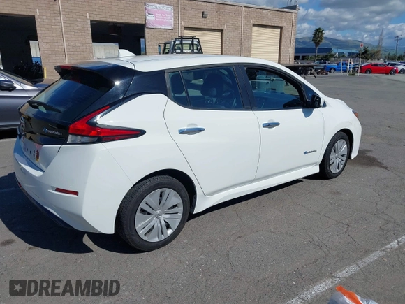 2019 Nissan LEAF SV z VIN 1N4AZ1CP0KC305899, wystawiony jako IAAI lot #41746355 z przebiegiem 31 703 mil mil oraz . Historia ofert i sprzedaży dostępna na DreamBid. Obrazek 4.