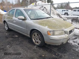2008 Volvo S60 2.5T with VIN YV1RS592082670869, listed as a IAAI auction lot 41718649 with 201,548 mi miles. Bid and sale history available at carsss.com. Image 1.