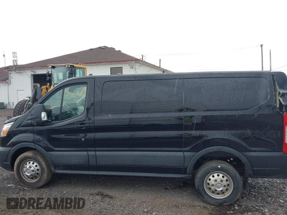 2022 Ford Transit z VIN 1FTYE2Y88NKA08465, wystawiony jako IAAI lot #42387552 z przebiegiem 90 951 mil mil oraz . Historia ofert i sprzedaży dostępna na DreamBid. Obrazek 14.