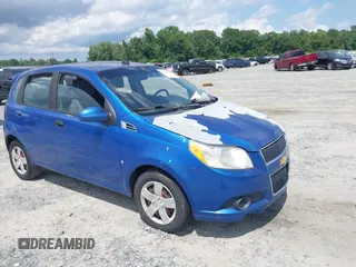 2009 Chevrolet Aveo 1LT z VIN KL1TD66E69B614700, wystawiony jako IAAI lot #42409872 z przebiegiem 57 202 mil mil oraz . Historia ofert i sprzedaży dostępna na DreamBid. Obrazek 1.