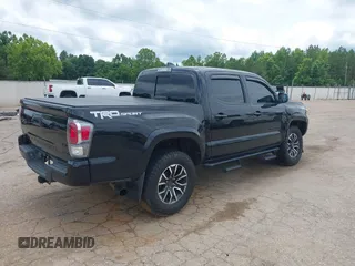 2020 Toyota Tacoma SR5 z VIN 3TMAZ5CN8LM138501, wystawiony jako IAAI lot #42321412 z przebiegiem 81 806 mil mil oraz . Historia ofert i sprzedaży dostępna na DreamBid. Obrazek 4.