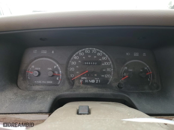 2005 Ford Crown Victoria LX with VIN 2FAFP74W95X124697, listed as a Copart auction lot 86931404 with 303,132 mi miles and Clean Title. Bid and sale history available at carsss.com. Image 9.