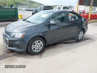 2017 Chevrolet Sonic LS z VIN 1G1JB5SG3H4135041, wystawiony jako IAAI lot #42168751 z przebiegiem 91 312 mil mil oraz . Historia ofert i sprzedaży dostępna na DreamBid. Obrazek 16.