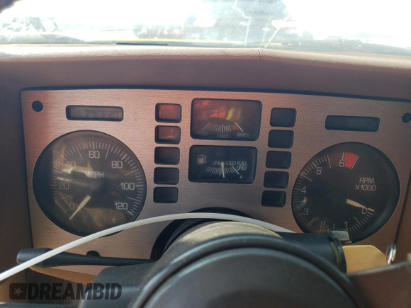 1986 Pontiac Fiero z VIN 1G2PG9796GP256622, wystawiony jako Copart lot #69203894 z przebiegiem 38 964 mil mil oraz Szkody całkowita. Historia ofert i sprzedaży dostępna na DreamBid. Obrazek 9.