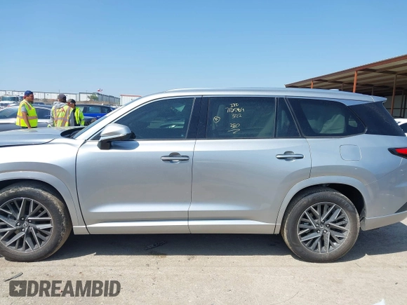 2024 Lexus TX 350 with VIN 5TDAAAA6XRS012001, listed as a IAAI auction lot 41920283 with 742 mi miles and . Bid and sale history available at DreamBid. Image 13.