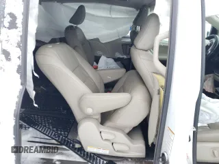 2018 Toyota Sienna XLE with VIN 5TDDZ3DC7JS204662, listed as a Copart auction lot 86500714 with 207,556 mi miles and Salvage Title. Bid and sale history available at carsss.com. Image 11.