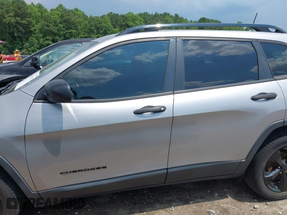 2016 Jeep Cherokee Altitude with VIN 1C4PJLAB7GW307900, listed as a IAAI auction lot 42611390 with 130,123 mi miles and . Bid and sale history available at DreamBid. Image 15.