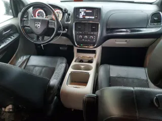 2019 Dodge Grand Caravan SXT with VIN 2C4RDGCG1KR595981, listed as a Copart auction lot 88133645 with 104,852 mi miles and Salvage Title. Bid and sale history available at DreamBid. Image 8.