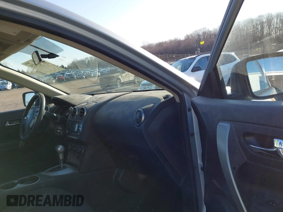 2015 Nissan Rogue S with VIN JN8AS5MVXFW261910, listed as a IAAI auction lot 41769475 with 160,783 mi miles and . Bid and sale history available at DreamBid. Image 5.