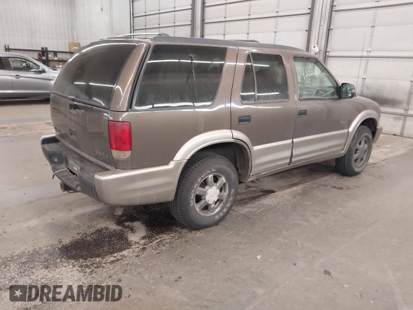 2001 Oldsmobile Bravada z VIN 1GHDT13W812133670, wystawiony jako IAAI lot #42224085 z przebiegiem 159 995 mil mil oraz . Historia ofert i sprzedaży dostępna na DreamBid. Obrazek 4.