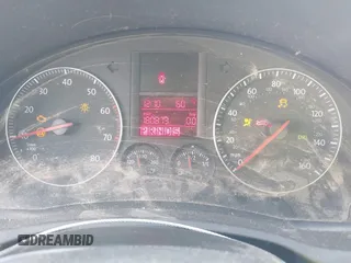 2006 Volkswagen Jetta 2.5L z VIN 3VWRF71K76M707615, wystawiony jako IAAI lot #42070579 z przebiegiem 180 873 mil mil oraz . Historia ofert i sprzedaży dostępna na DreamBid. Obrazek 7.