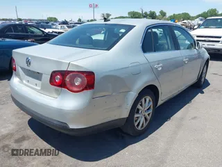 2010 Volkswagen Jetta Limited Edition с VIN 3VWRZ7AJ9AM115141, выставлен на аукционе IAAI как лот 42381197 с пробегом 264 054 миль миль и . История ставок и продаж доступна на DreamBid. Изображение 4.