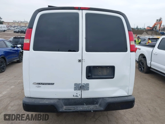 2007 Chevrolet Express Cargo Van with VIN 1GCGG25V471101377, listed as a IAAI auction lot 42105592 with 191,503 mi miles. Bid and sale history available at carsss.com. Image 16.