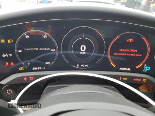 2021 Porsche Taycan 4S z VIN WP0AB2Y17MSA45098, wystawiony jako Copart lot #88754475 z przebiegiem 20 682 mil mil oraz Szkoda całkowita • Salvage title. Historia ofert i sprzedaży dostępna na DreamBid. Obrazek 9.